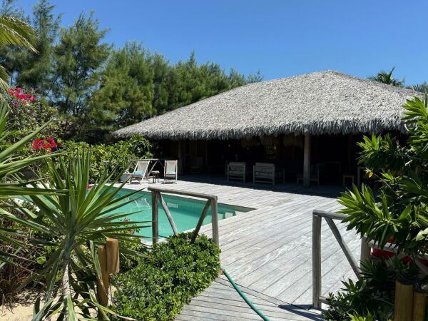 Imagem 1 de Casa frente ao mar no condomínio Jaguaribe Villas, no Pontal do Maceió